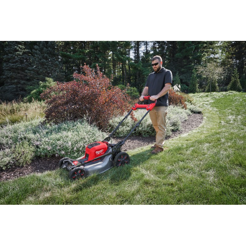 M18 FUEL™ двухаккумуляторная самоходная газонокосилка 53 см, M18 F2LM53-122 (4933499213)