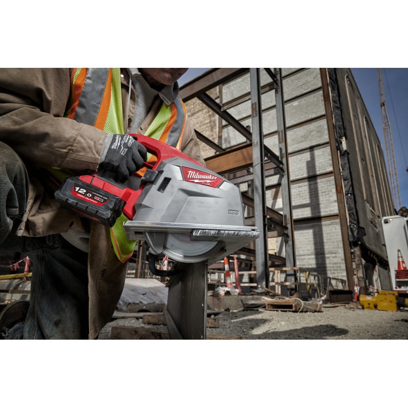 M18  FUEL™ 66 мм циркулярная пила по металлу M18 FMCS66-121C (4933499243)