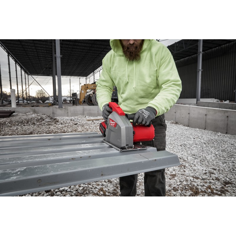 M18  FUEL™ 66 мм циркулярная пила по металлу M18 FMCS66-121C (4933499243)