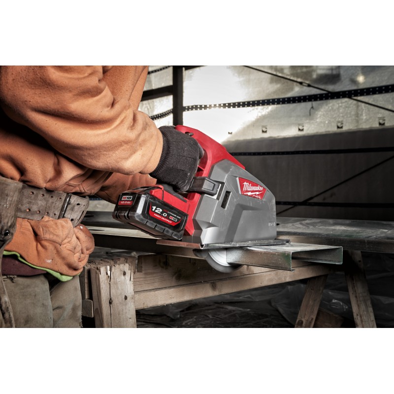 M18  FUEL™ 66 мм циркулярная пила по металлу M18 FMCS66-121C (4933499243)