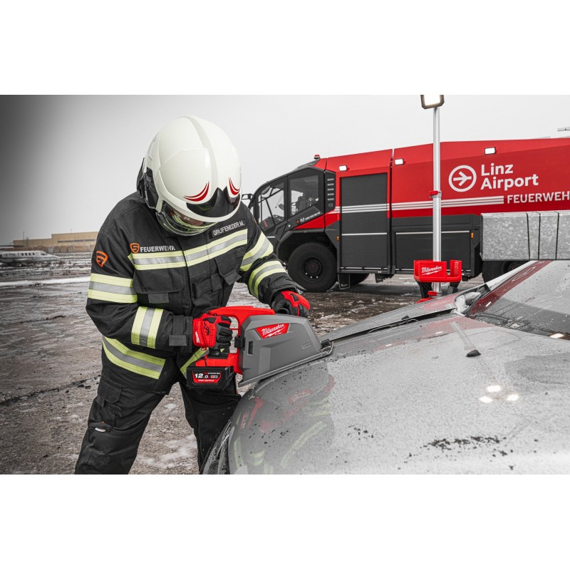 M18  FUEL™ 66 мм циркулярная пила по металлу M18 FMCS66-121C (4933499243)