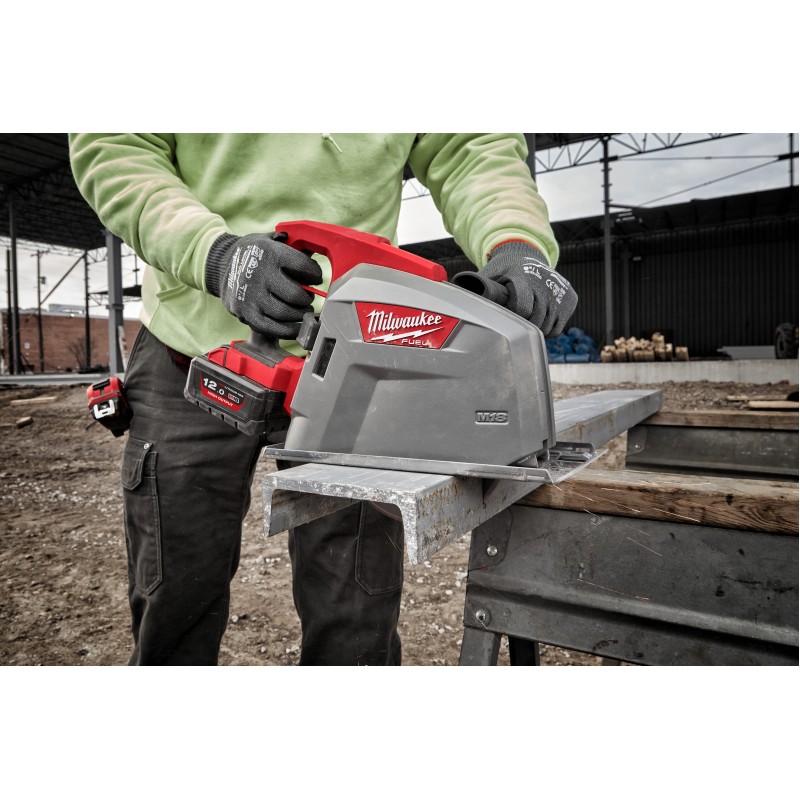 M18  FUEL™ 66 мм циркулярная пила по металлу M18 FMCS66-121C (4933499243)