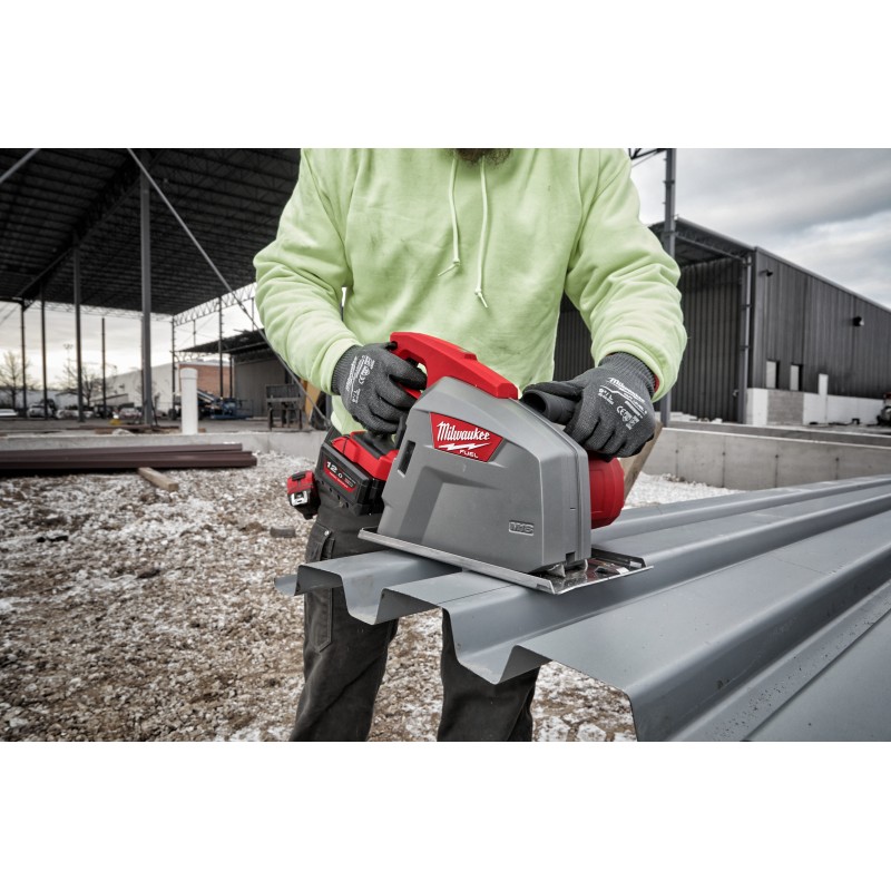 M18  FUEL™ 66 мм циркулярная пила по металлу M18 FMCS66-121C (4933499243)