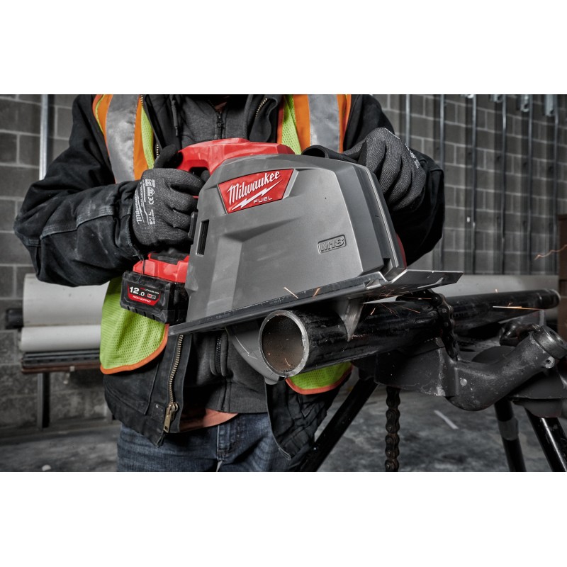 M18  FUEL™ 66 мм циркулярная пила по металлу M18 FMCS66-121C (4933499243)