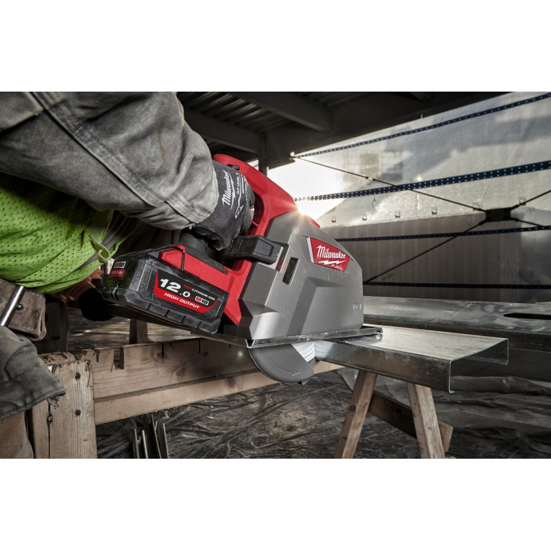 M18  FUEL™ 66 мм циркулярная пила по металлу M18 FMCS66-121C (4933499243)