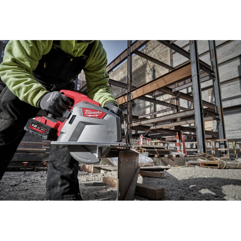M18  FUEL™ 66 мм циркулярная пила по металлу M18 FMCS66-121C (4933499243)