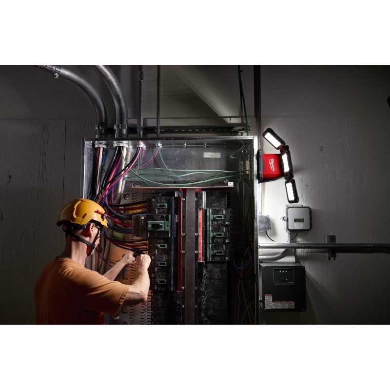 Аккумуляторный многонаправленный фонарь M18 MDTL-0 (4933498149)