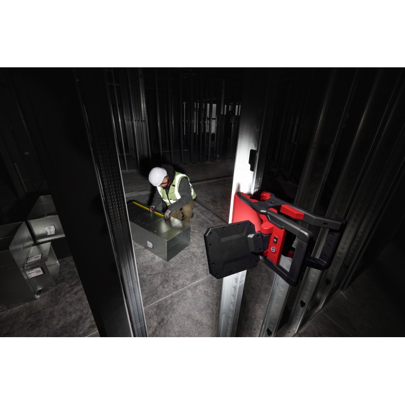 Аккумуляторный фонарь с шарнирным световым блоком M18 PAL2-0 (4933493547)