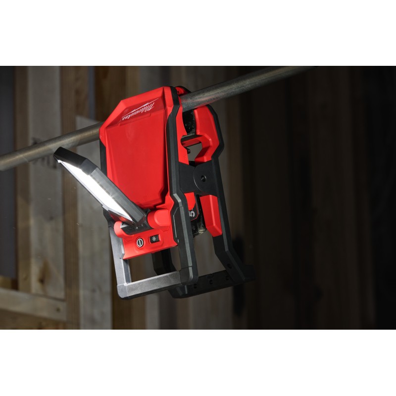 Аккумуляторный фонарь с шарнирным световым блоком M18 PAL2-0 (4933493547)