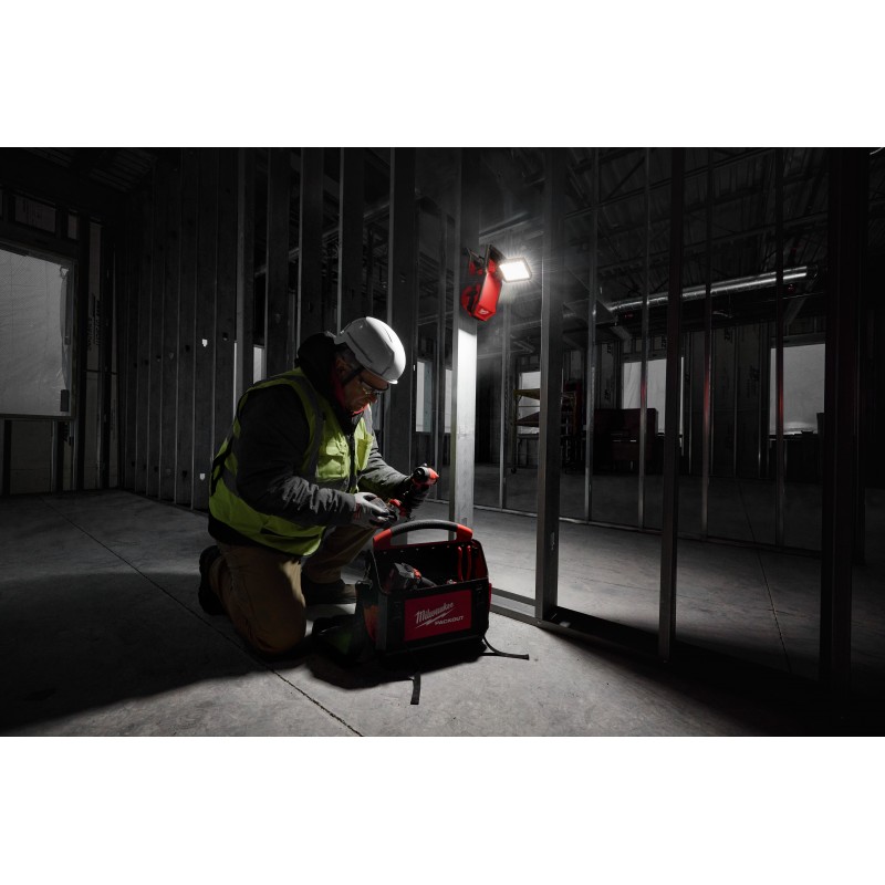 Аккумуляторный фонарь с шарнирным световым блоком M18 PAL2-0 (4933493547)