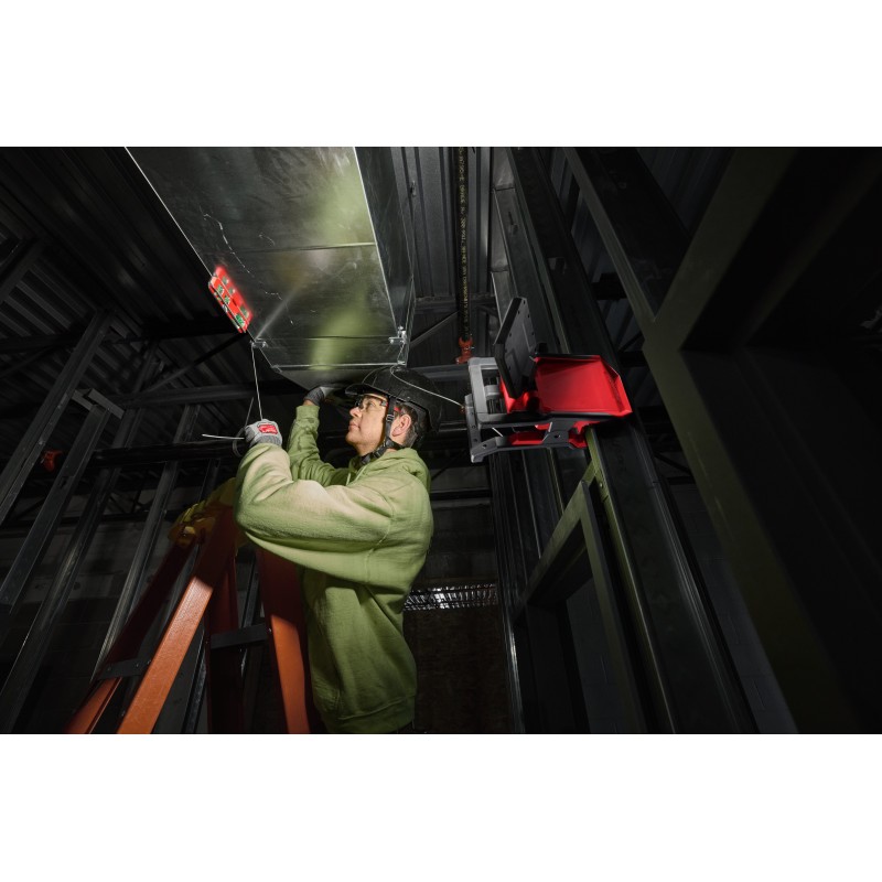 Аккумуляторный фонарь с шарнирным световым блоком M18 PAL2-0 (4933493547)