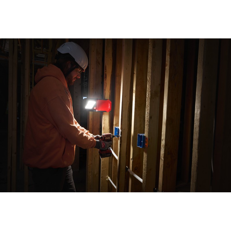 Аккумуляторный фонарь с шарнирным световым блоком M18 PAL2-0 (4933493547)