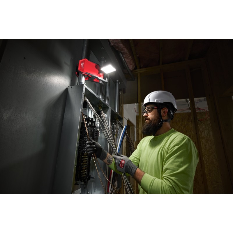 Аккумуляторный фонарь с шарнирным световым блоком M18 PAL2-0 (4933493547)